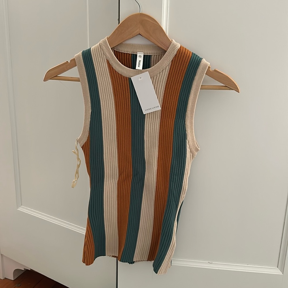 cute but classy shirt! nice with a jacket or leave it the way it is.